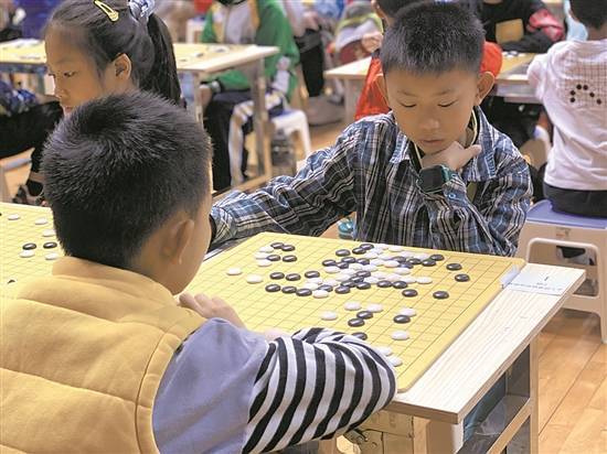 一起学围棋有苹果版吗:定级定段赛顺利举行 上千名选手同场对弈-第1张图片-太平洋在线下载