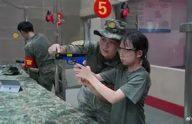 小小部队1安卓破解版(小小部队1破解版无限钻石金币)