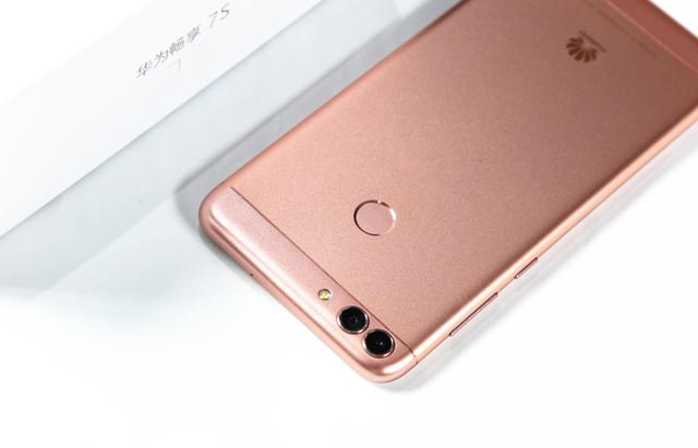 华为手机粉色青春版(华为粉色的手机是什么型号)