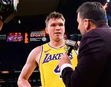 nba手机版怎么首发(nba2020手机版技巧)