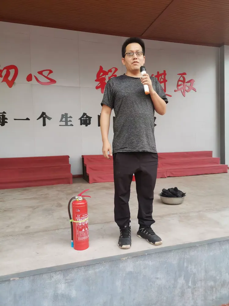 撤离生存手机版下载的简单介绍